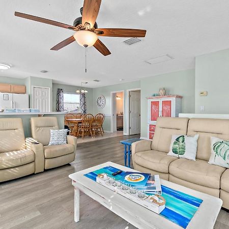 Surfside Paradise Retreat - 3Br And 2Ba Duplex, Grill, Dog Friendly - Close To The Beach! メルボルン エクステリア 写真