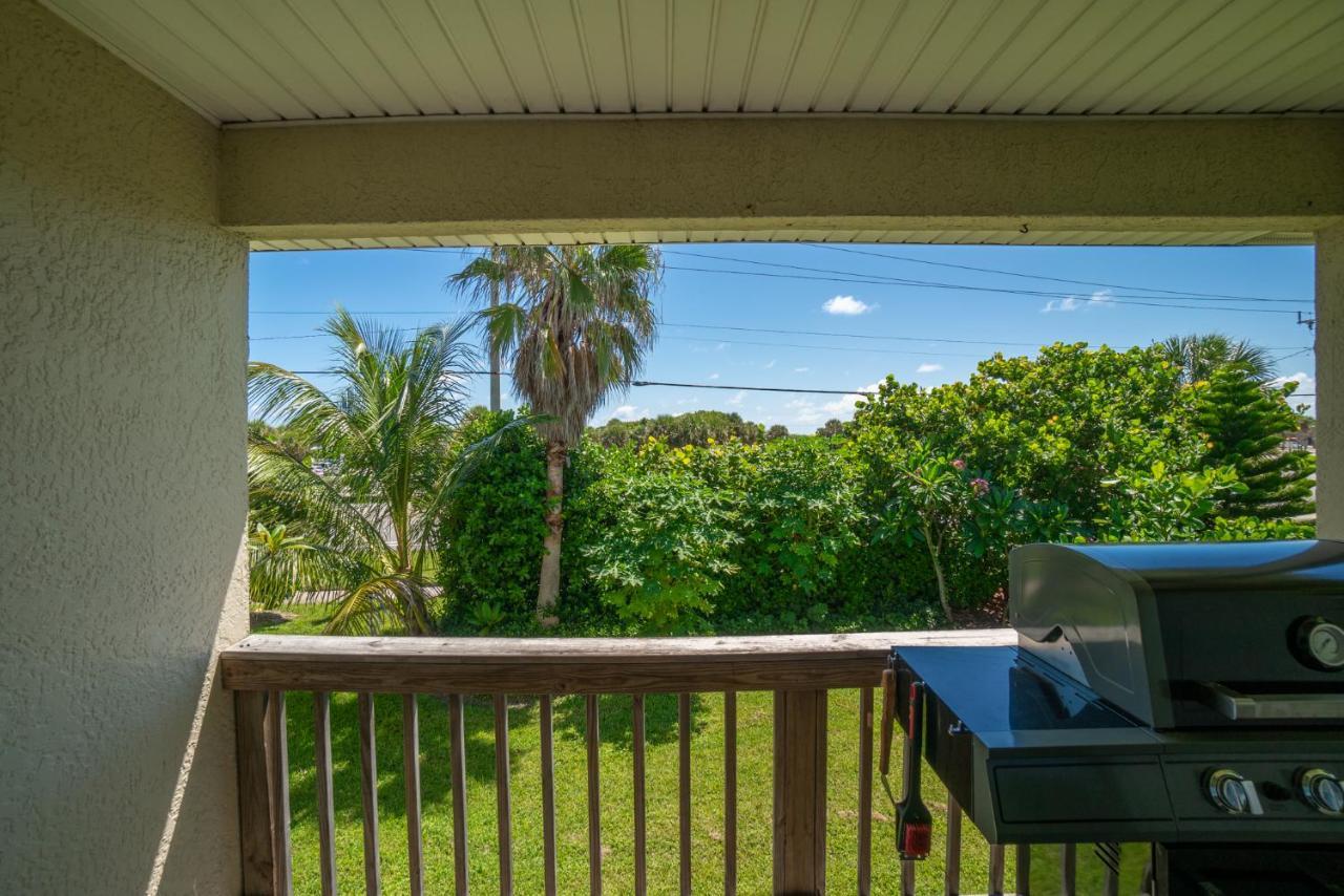 Surfside Paradise Retreat - 3Br And 2Ba Duplex, Grill, Dog Friendly - Close To The Beach! メルボルン エクステリア 写真