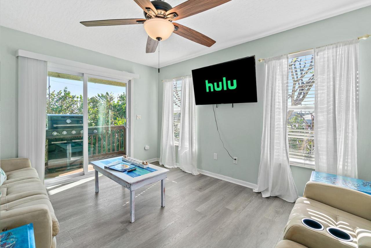 Surfside Paradise Retreat - 3Br And 2Ba Duplex, Grill, Dog Friendly - Close To The Beach! メルボルン エクステリア 写真