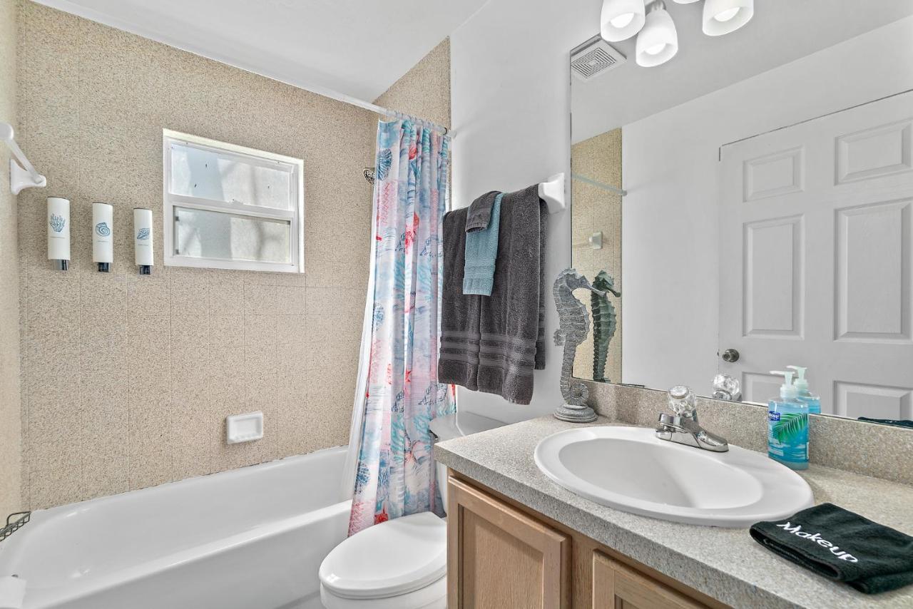 Surfside Paradise Retreat - 3Br And 2Ba Duplex, Grill, Dog Friendly - Close To The Beach! メルボルン エクステリア 写真