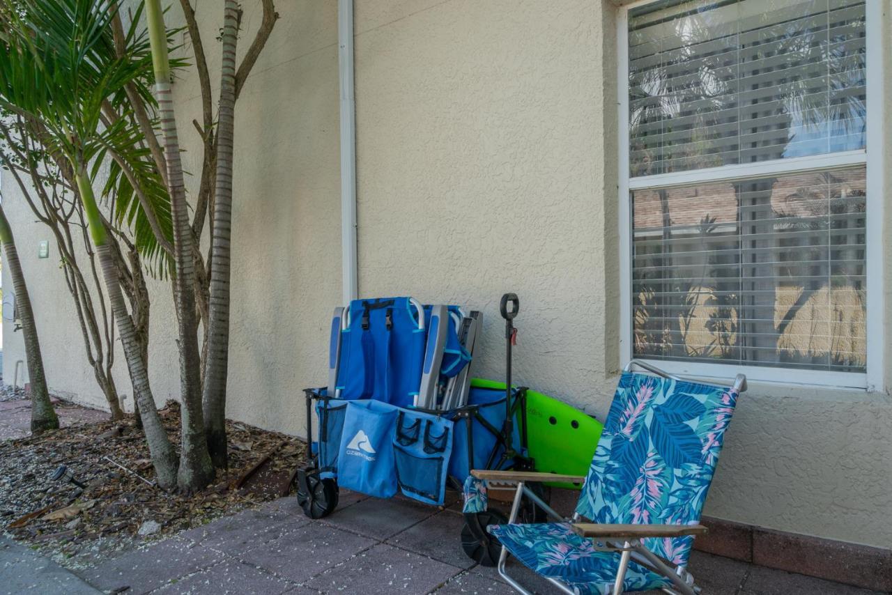 Surfside Paradise Retreat - 3Br And 2Ba Duplex, Grill, Dog Friendly - Close To The Beach! メルボルン エクステリア 写真