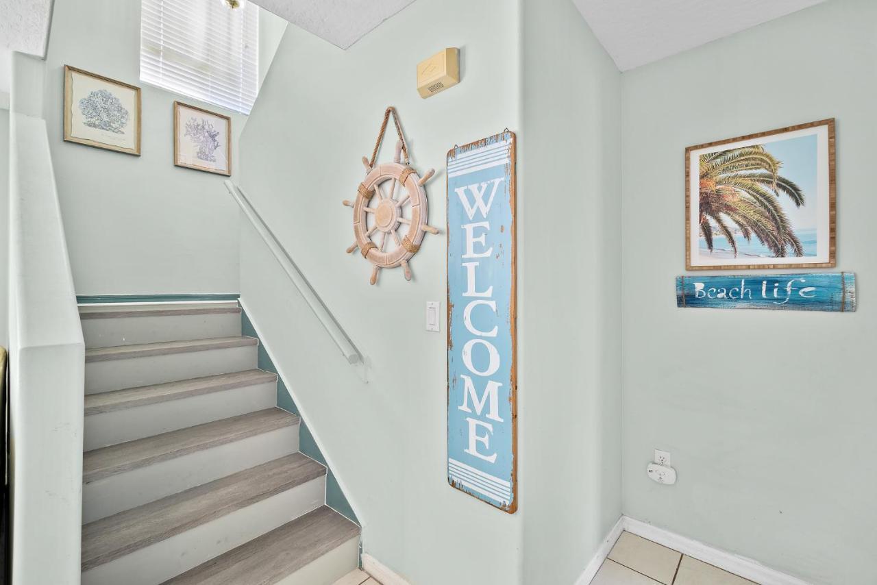 Surfside Paradise Retreat - 3Br And 2Ba Duplex, Grill, Dog Friendly - Close To The Beach! メルボルン エクステリア 写真
