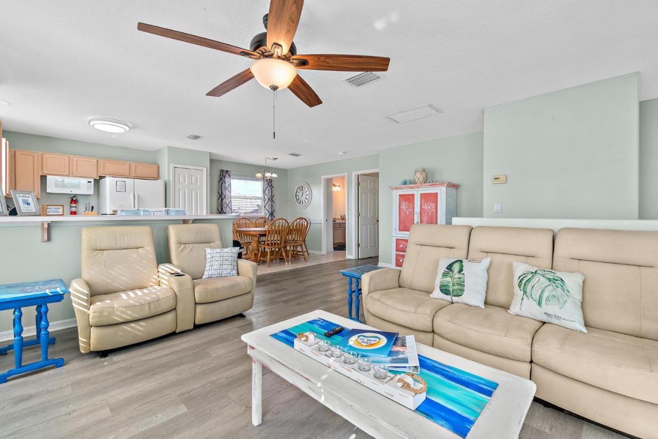 Surfside Paradise Retreat - 3Br And 2Ba Duplex, Grill, Dog Friendly - Close To The Beach! メルボルン エクステリア 写真